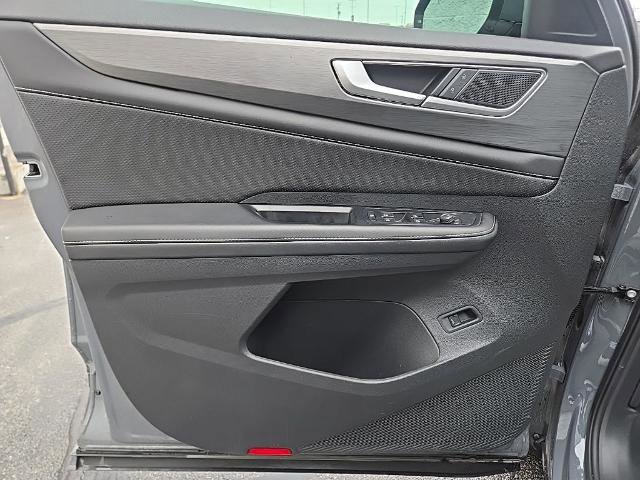 Used 2024 Volkswagen Atlas Cross Sport SE image 14