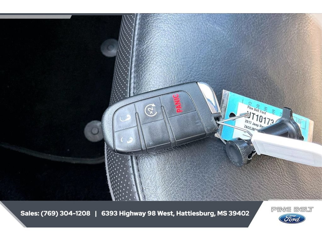 Used 2017 Jeep Renegade Limited AWD/4WD image 9