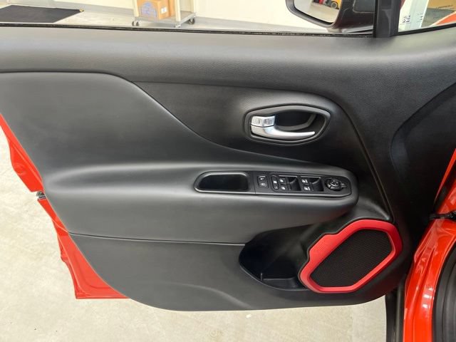 Used 2018 Jeep Renegade Trailhawk w/ UConnect 8.4 Nav Group AWD/4WD image 22