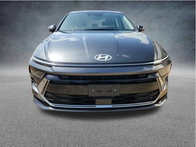 Used 2025 Hyundai Sonata SEL FWD image 2