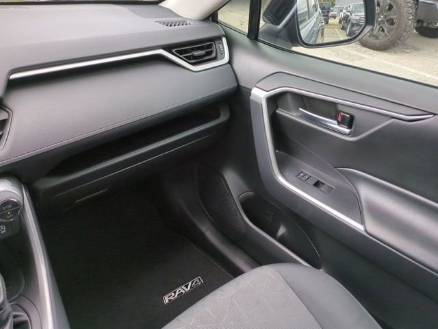Used 2021 Toyota RAV4 XLE FWD image 17
