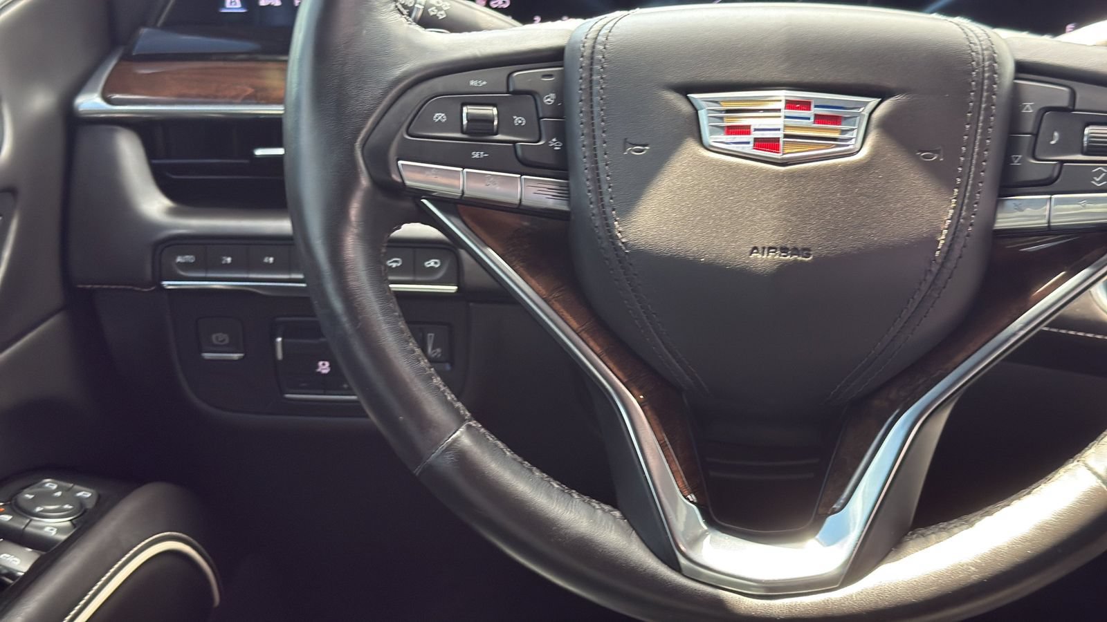 Used 2022 Cadillac Escalade Sport Platinum w/ Heavy-Duty Trailer Package AWD/4WD image 16