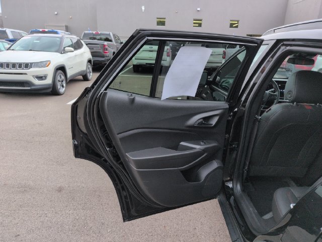 Used 2025 Chevrolet Trax RS w/ Driver Confidence Package FWD image 21