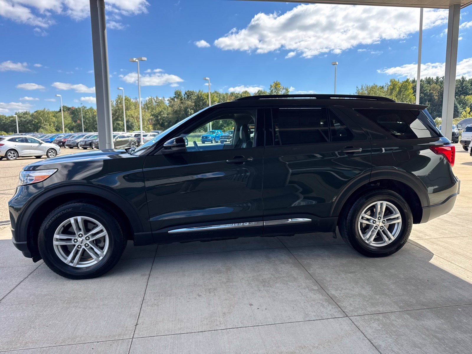 Certified 2024 Ford Explorer XLT w/ Equipment Group 202A AWD/4WD image 4