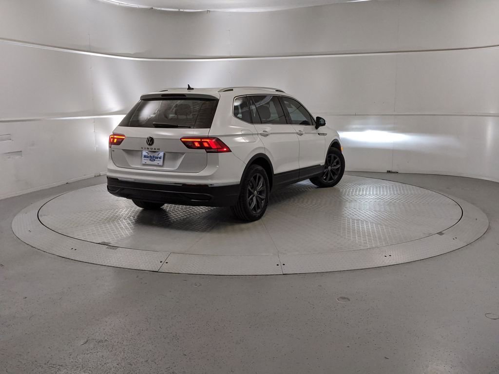 Used 2022 Volkswagen Tiguan SE image 3
