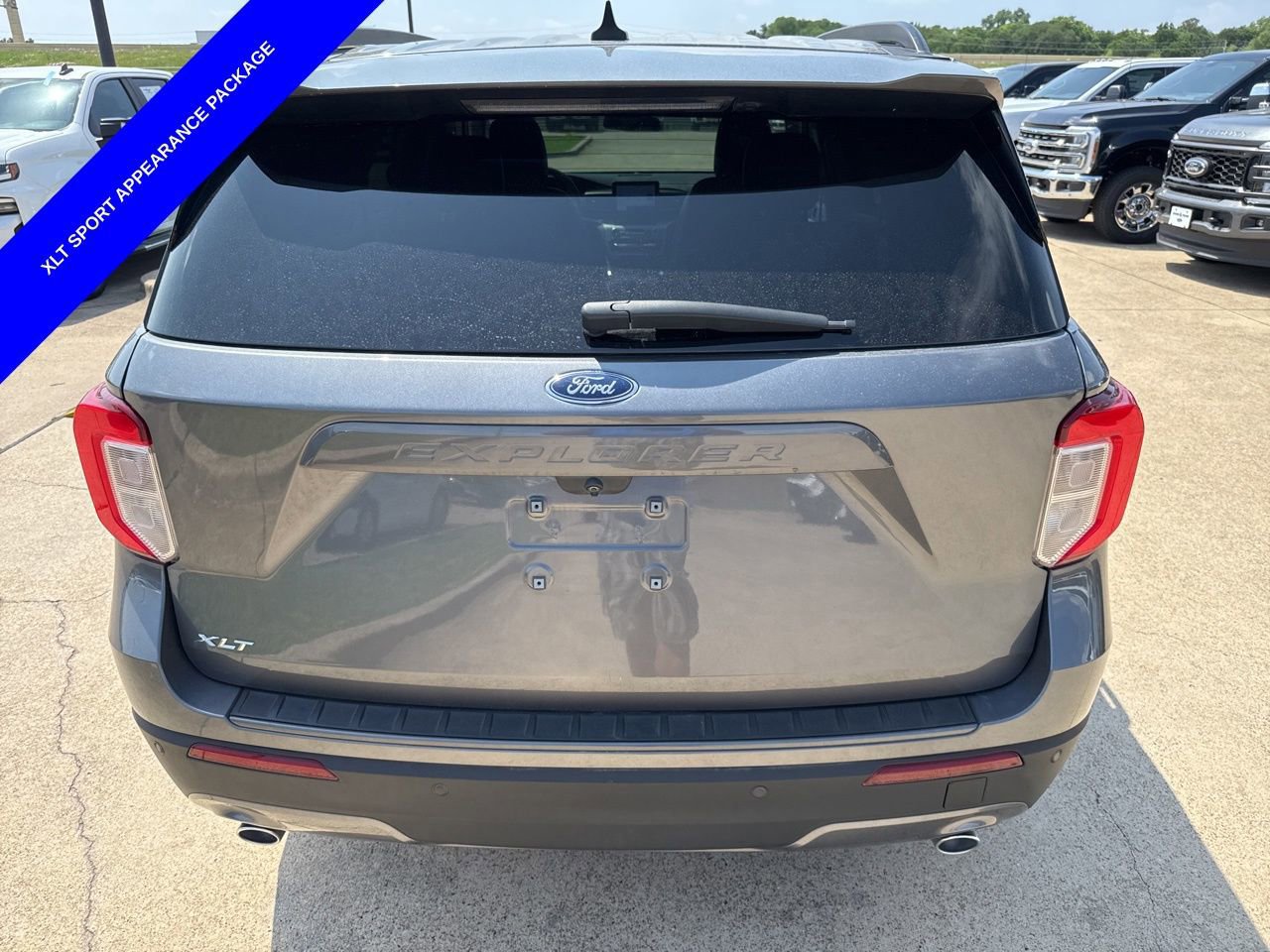 Certified 2022 Ford Explorer XLT w/ Equipment Group 202A image 3