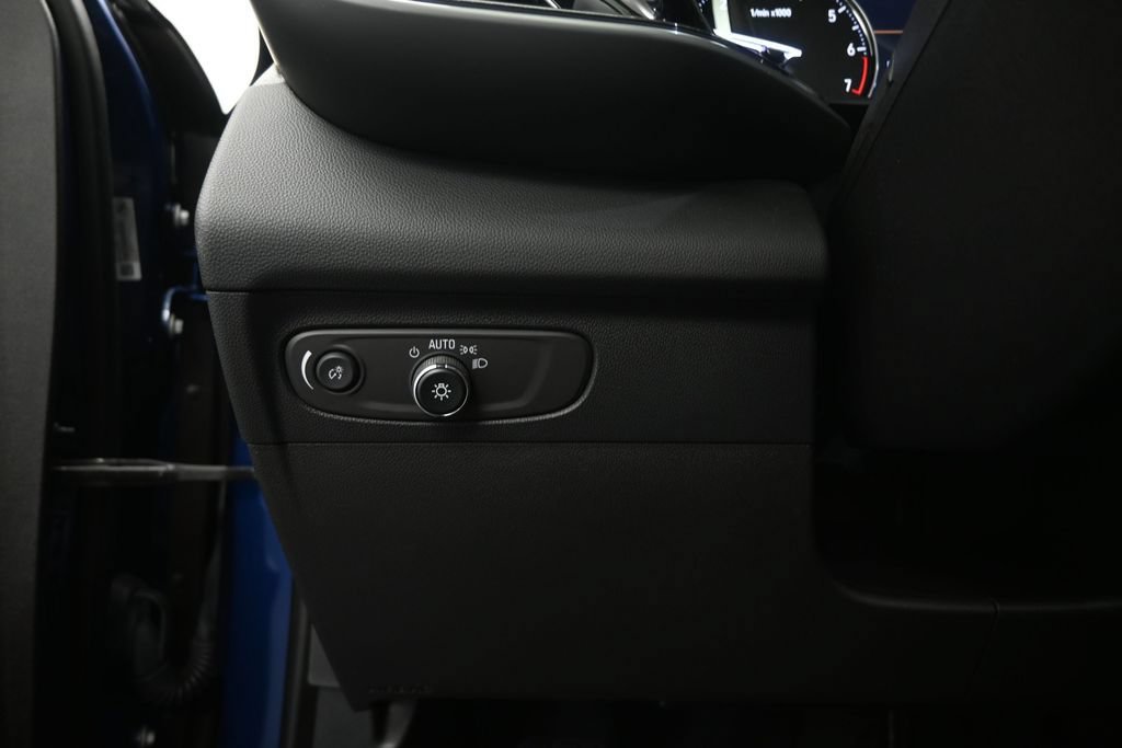 Used 2023 Buick Envision Essence FWD image 10