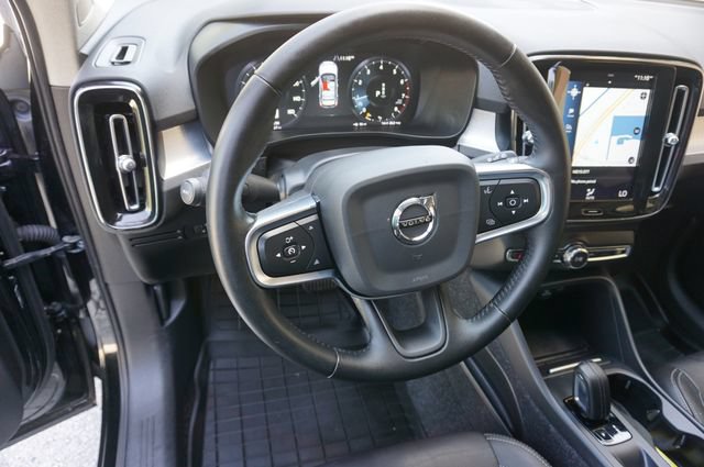 Used 2021 Volvo XC40 T4 Momentum w/ Protection Package Premier FWD image 11