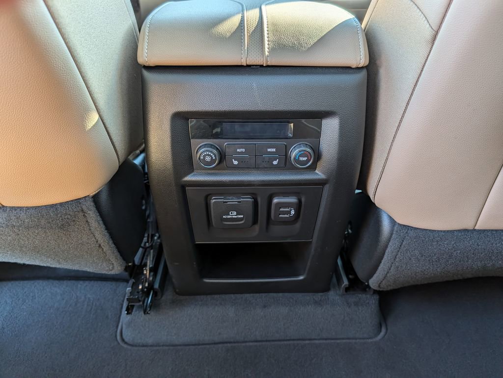 Used 2023 Chevrolet Traverse Premier FWD image 26