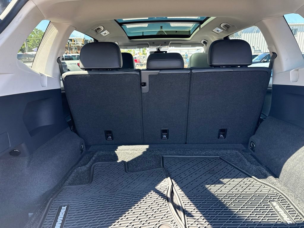 Used 2021 Volkswagen Tiguan SE w/ Panoramic Sunroof Package AWD/4WD image 12