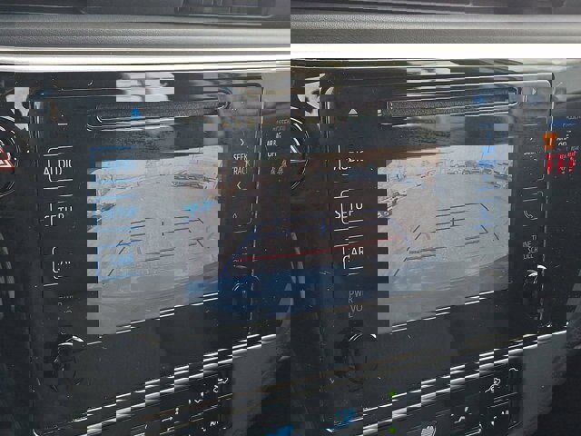 Used 2019 Toyota Corolla LE FWD image 18