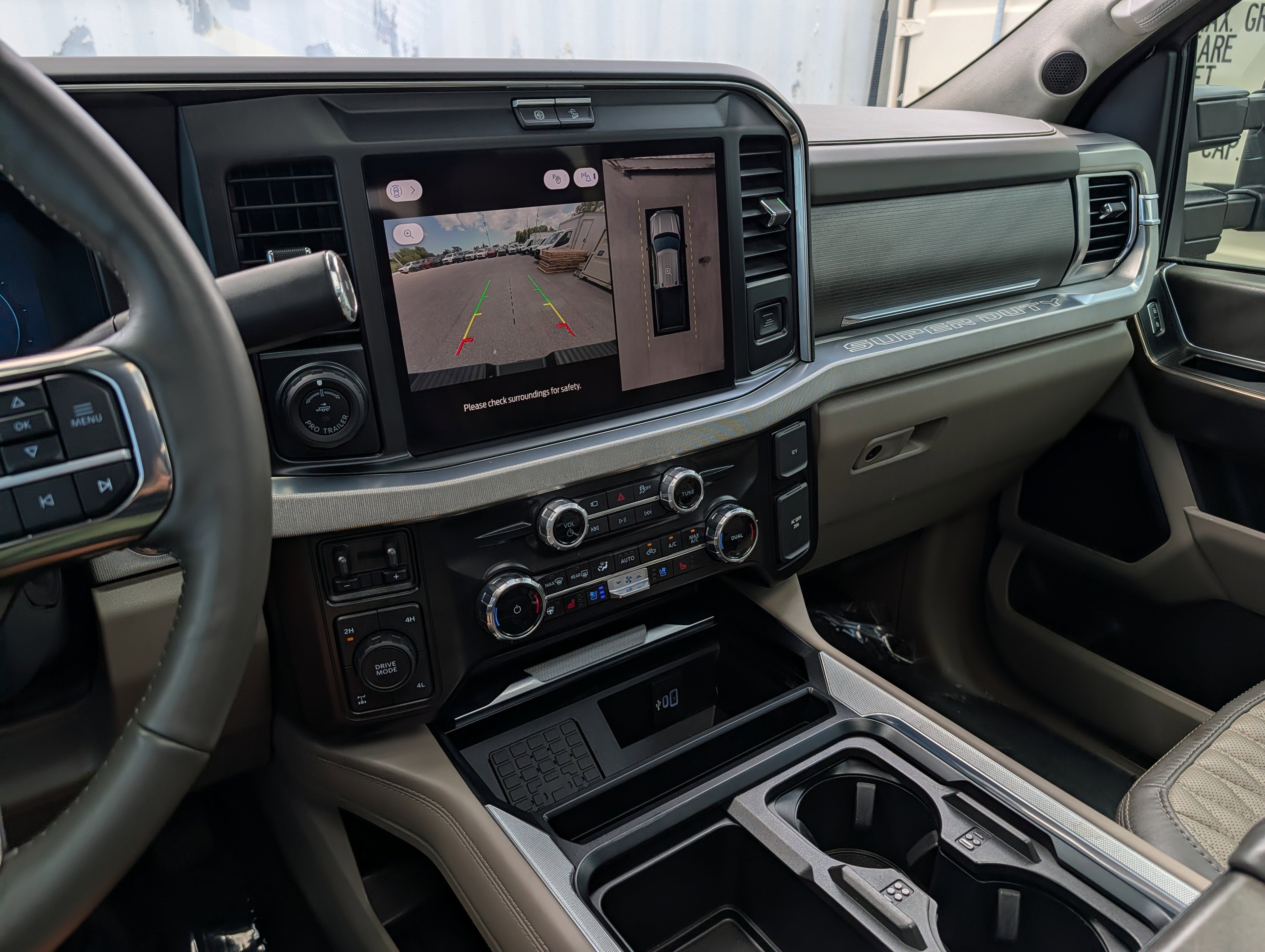 Certified 2025 Ford F250 Platinum w/ Platinum Plus Package AWD/4WD image 35