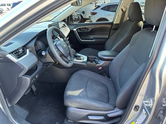 Used 2019 Toyota RAV4 LE FWD image 5