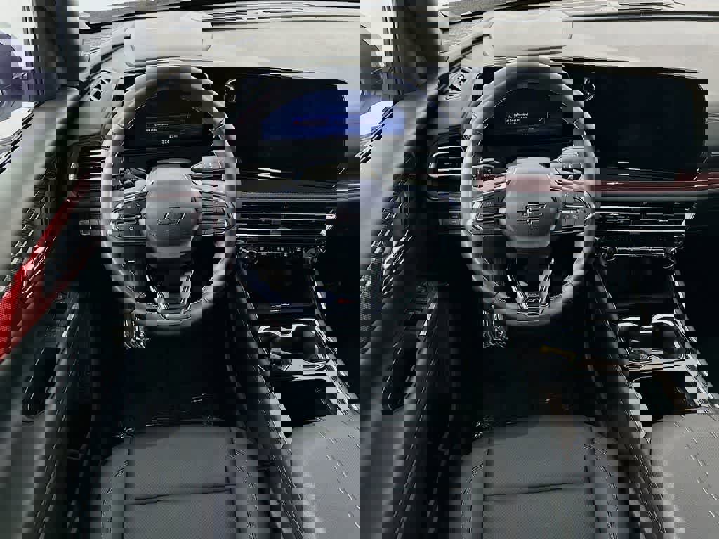 Used 2025 Chevrolet Traverse Z71 image 13