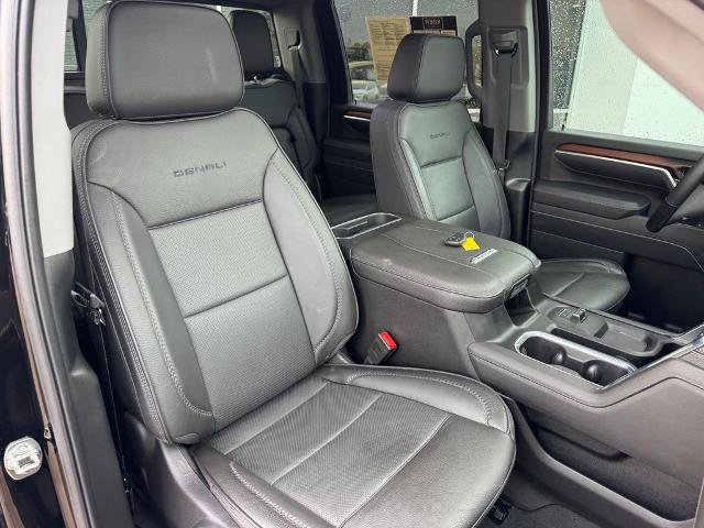 Used 2025 GMC Sierra 2500 Denali w/ Denali Reserve Package AWD/4WD image 8