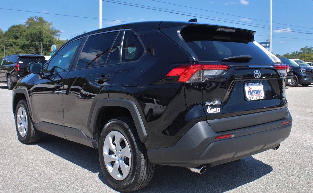 Used 2025 Toyota RAV4 LE AWD/4WD image 8
