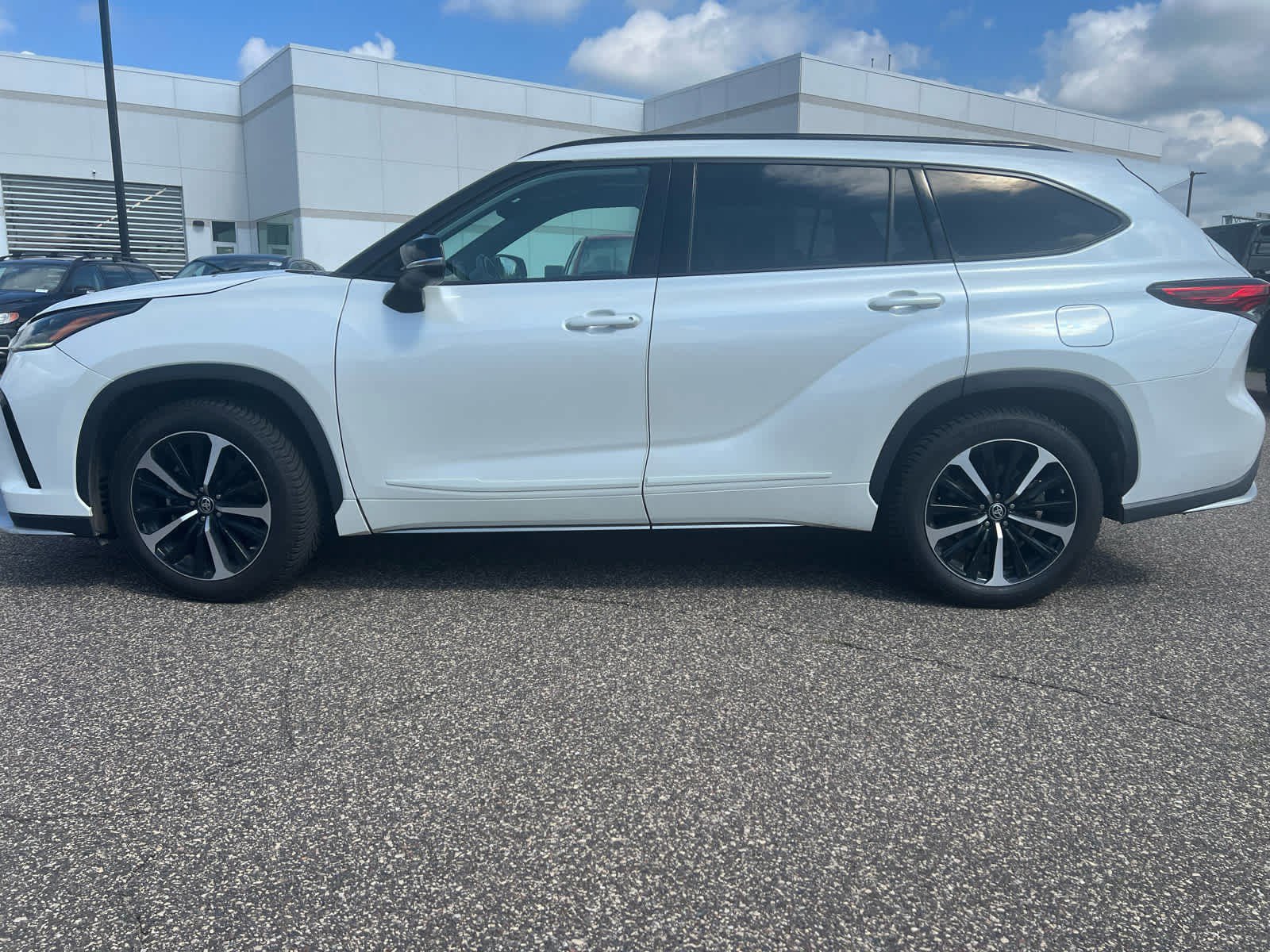 Used 2021 Toyota Highlander XSE video 2