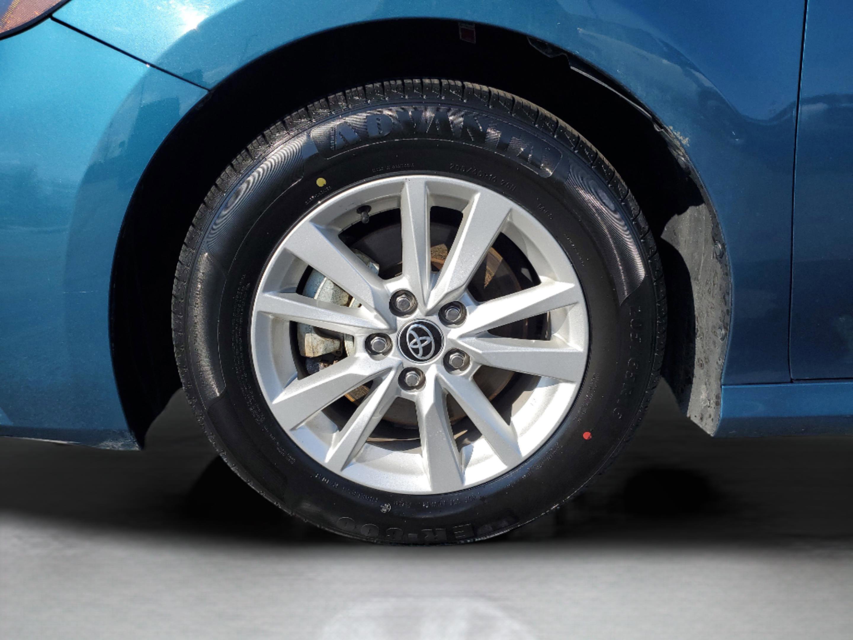 Used 2025 Toyota Camry LE image 7