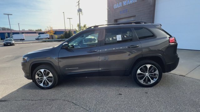 Used 2022 Jeep Cherokee Limited w/ Elite Package AWD/4WD image 6