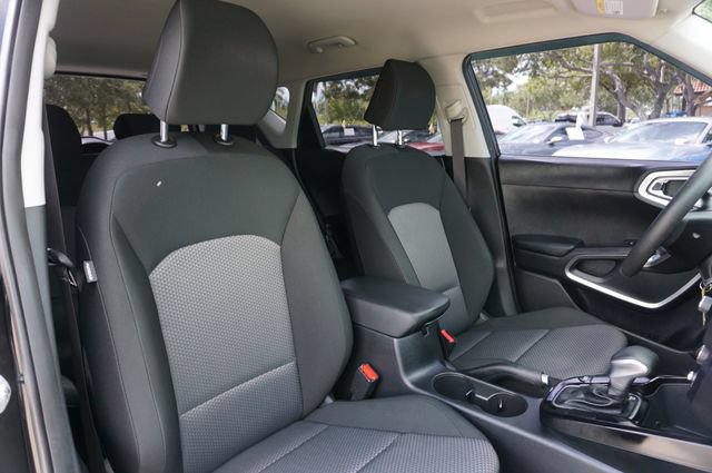 Used 2021 Kia Soul LX FWD image 2