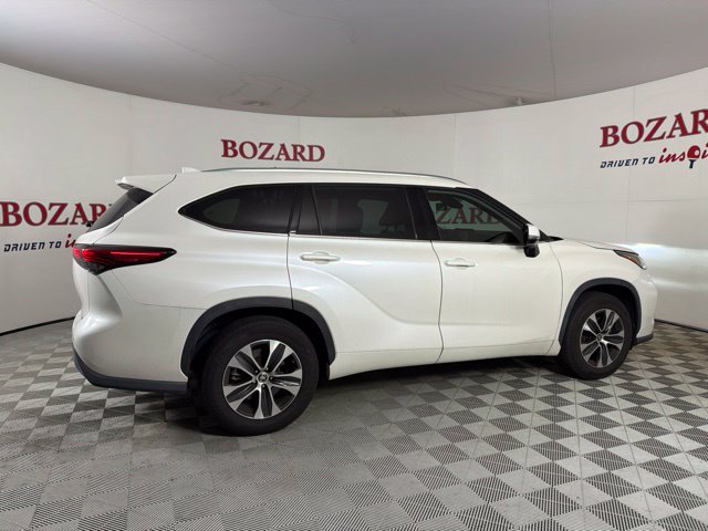Used 2021 Toyota Highlander XLE FWD image 12