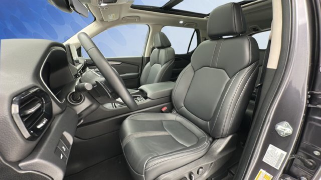 Used 2025 Honda Pilot Touring image 13
