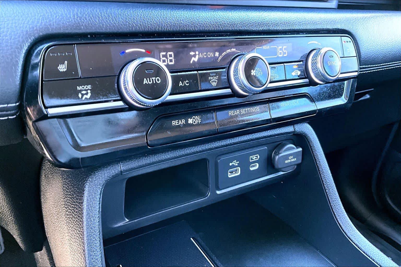 Used 2025 Honda Pilot Touring image 32