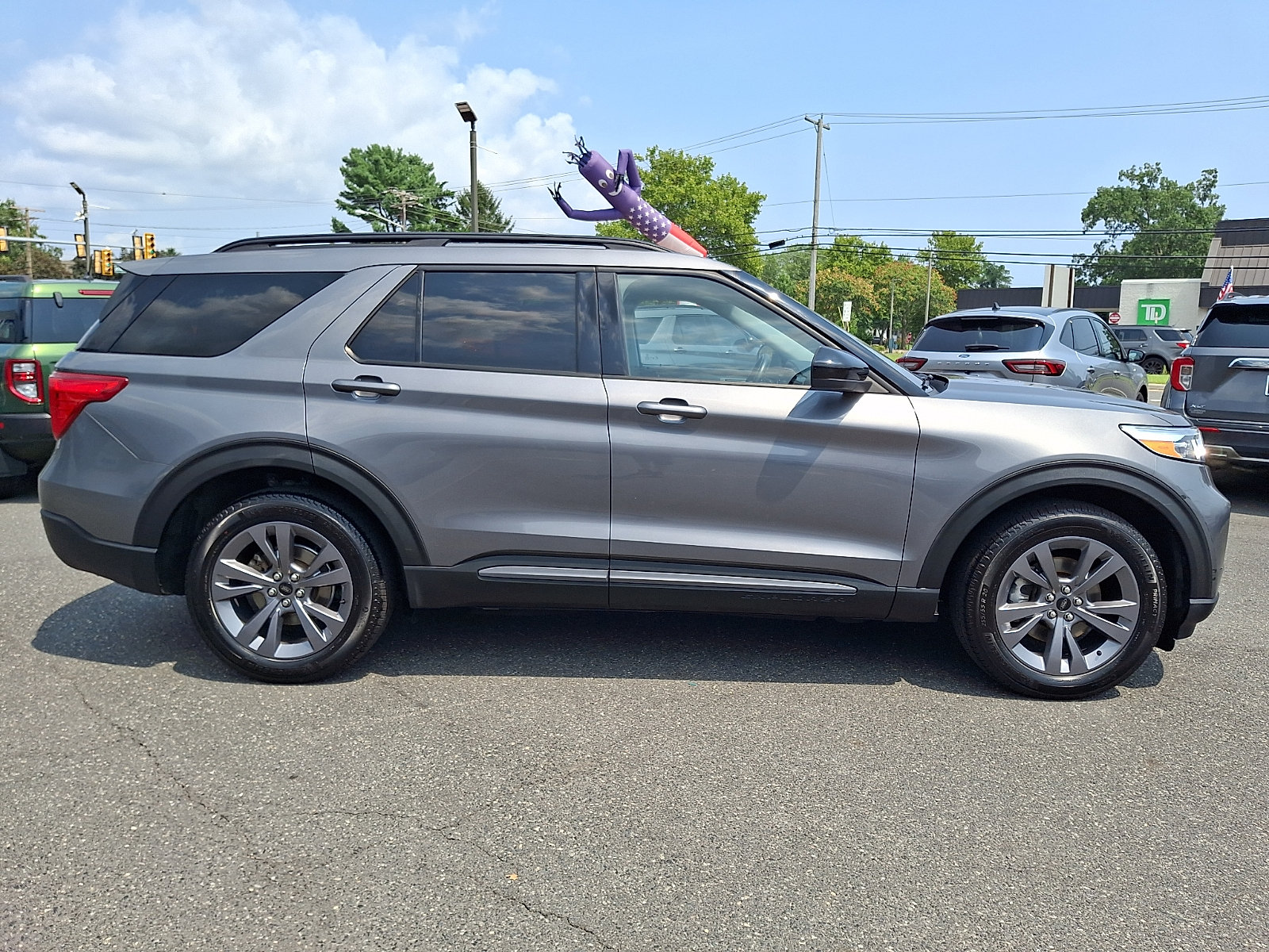 Certified 2022 Ford Explorer XLT w/ Equipment Group 202A AWD/4WD image 12