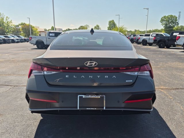 Used 2024 Hyundai Elantra Limited FWD image 5