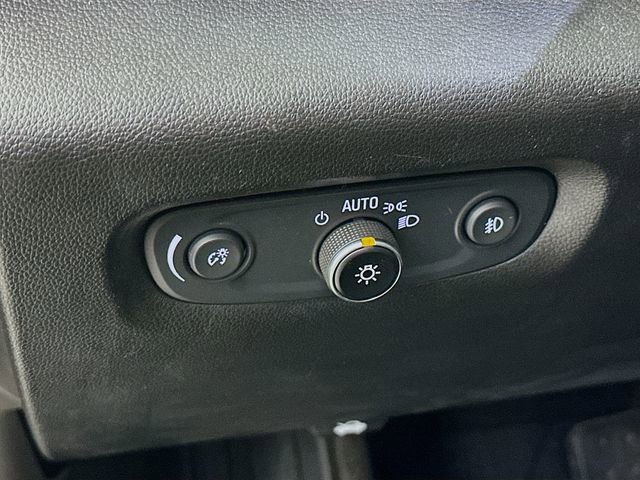 Used 2020 Chevrolet Traverse LT FWD image 16