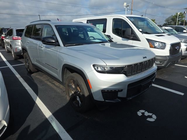 Used 2023 Jeep Grand Cherokee L Limited w/ Luxury Tech Group II image 4