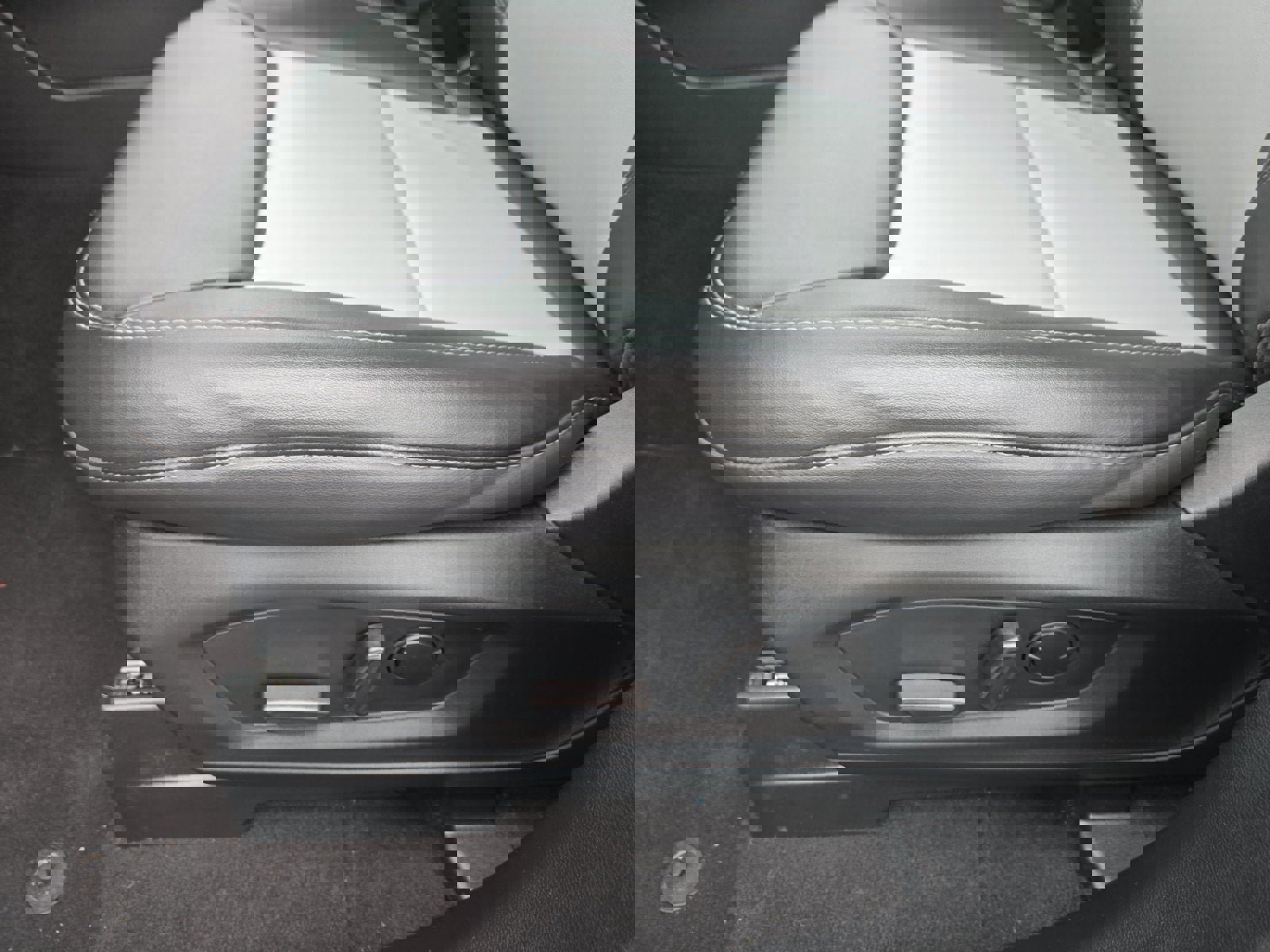 Certified 2023 Ford Explorer XLT w/ Equipment Group 202A image 12