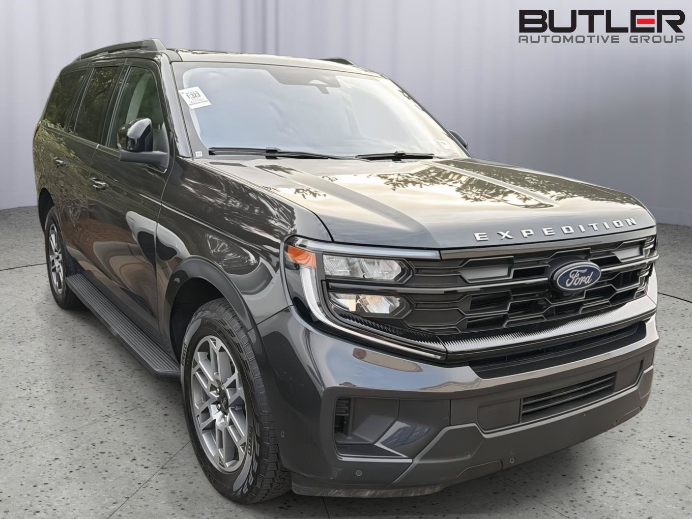 Certified 2025 Ford Expedition Active AWD/4WD image 6