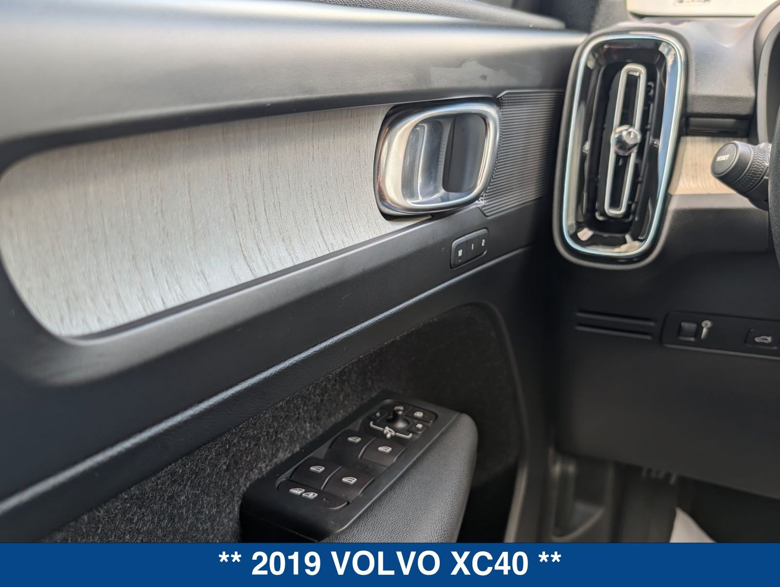 Used 2019 Volvo XC40 T5 Inscription AWD/4WD image 29
