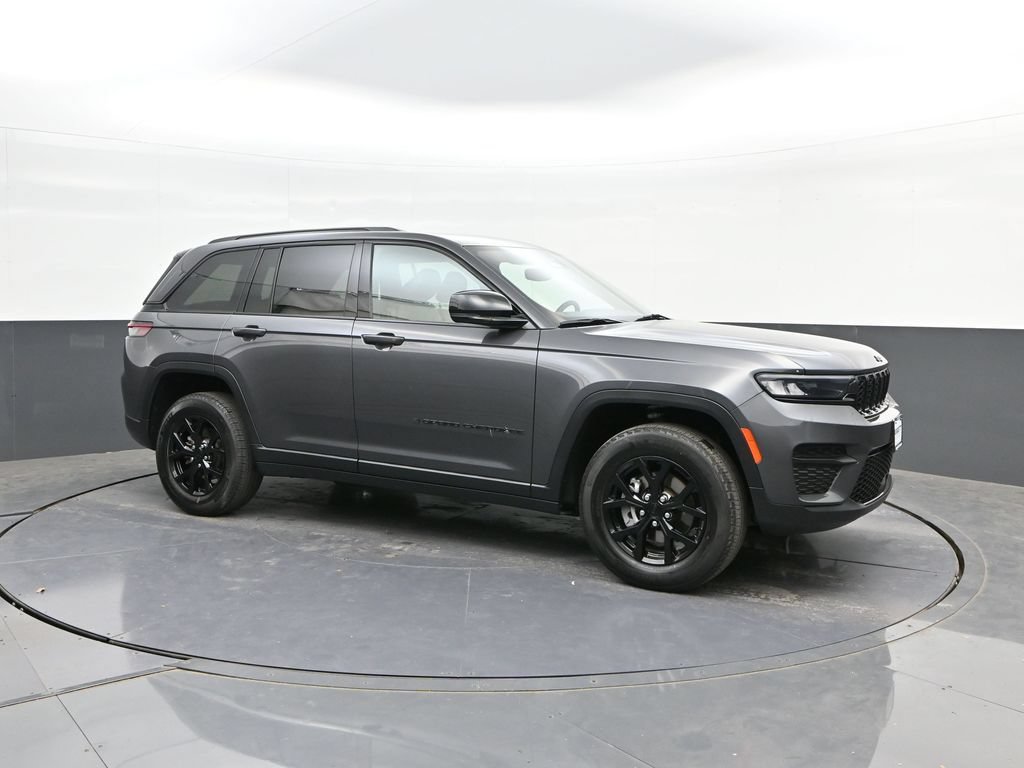 Used 2024 Jeep Grand Cherokee Altitude AWD/4WD image 17