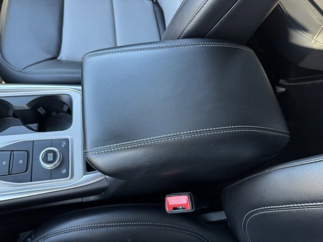 Certified 2022 Ford Explorer XLT w/ Equipment Group 202A image 24