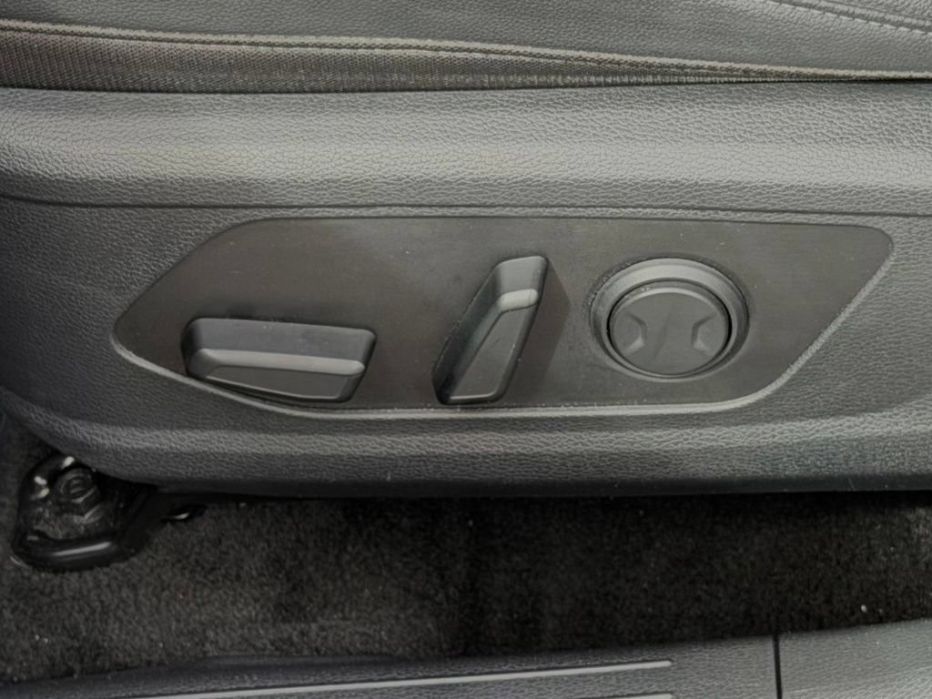 Used 2025 Kia Sportage EX AWD/4WD image 17