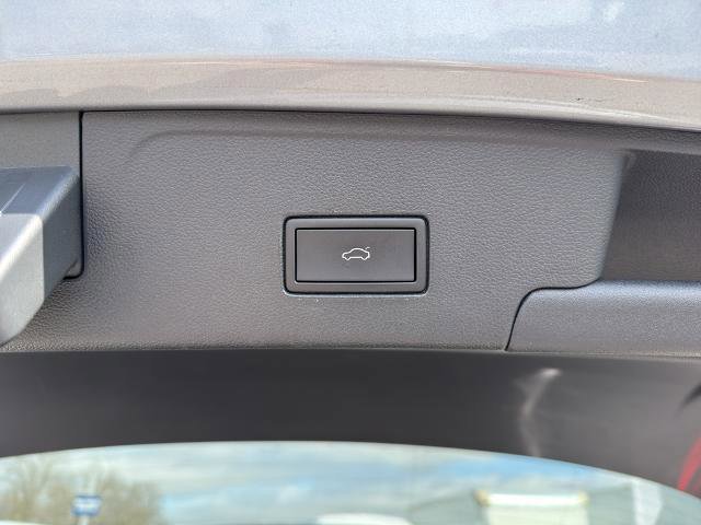 Used 2023 Volkswagen Atlas Cross Sport SE image 20