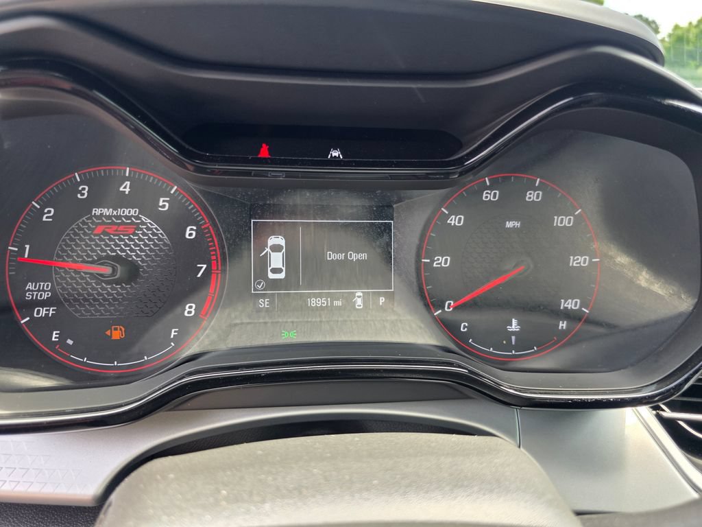 Used 2024 Chevrolet Trax RS FWD image 21