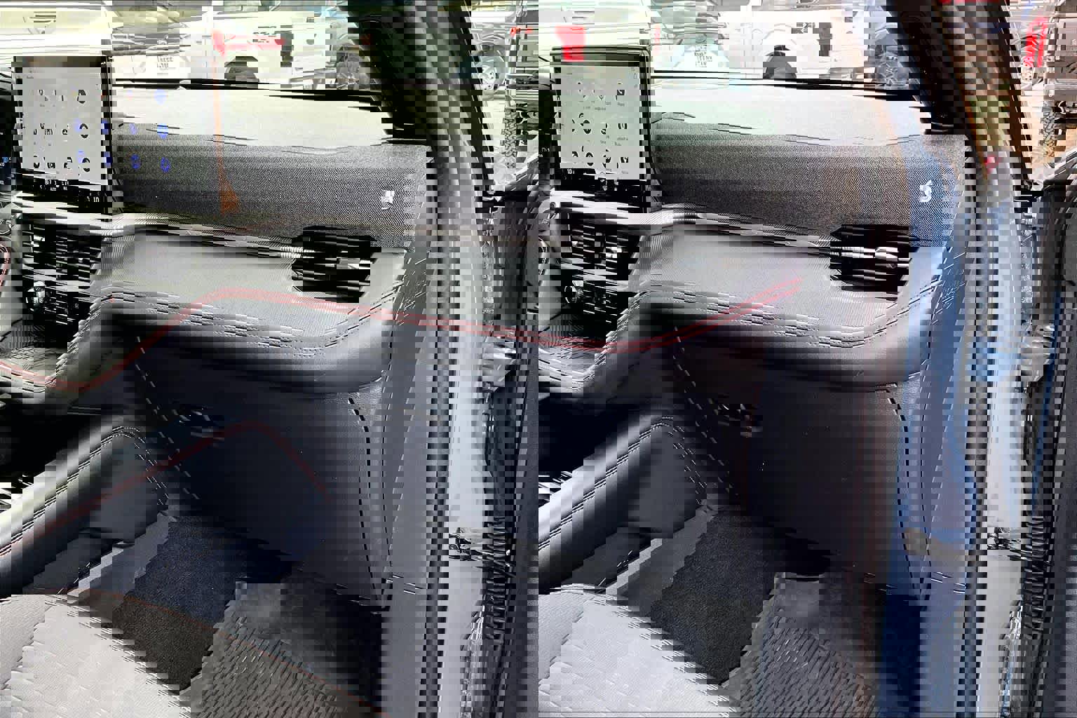 Certified 2025 Ford Explorer ST-Line w/ Premium Package image 21