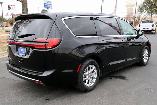 Used 2024 Chrysler Pacifica Touring-L image 12
