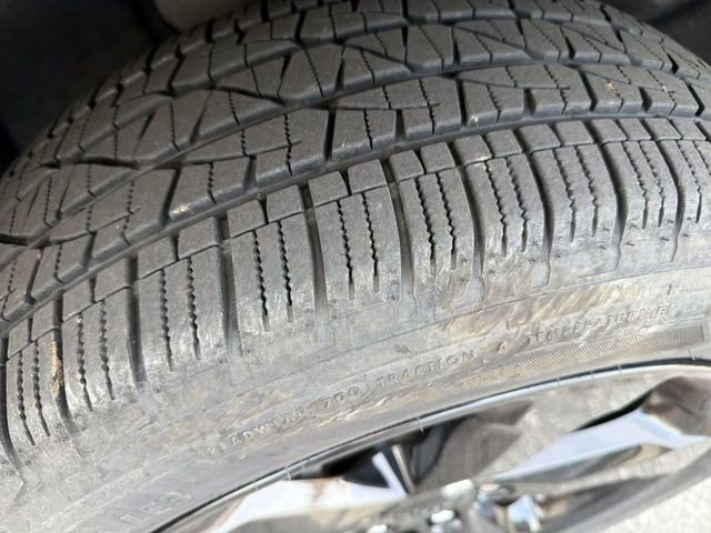 Used 2023 Jeep Grand Cherokee L Limited w/ Black Appearance Package image 30