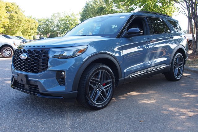 Certified 2025 Ford Explorer ST-Line w/ Premium Package AWD/4WD image 3