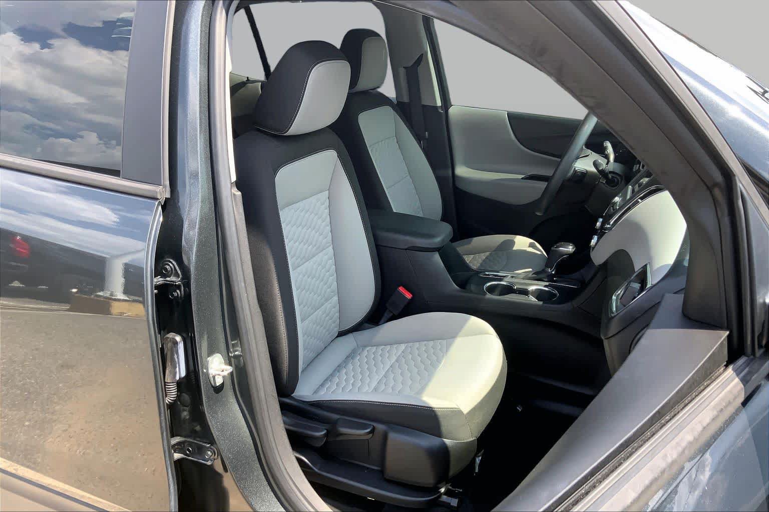 Used 2020 Chevrolet Equinox LS w/ LS Convenience Package FWD image 9
