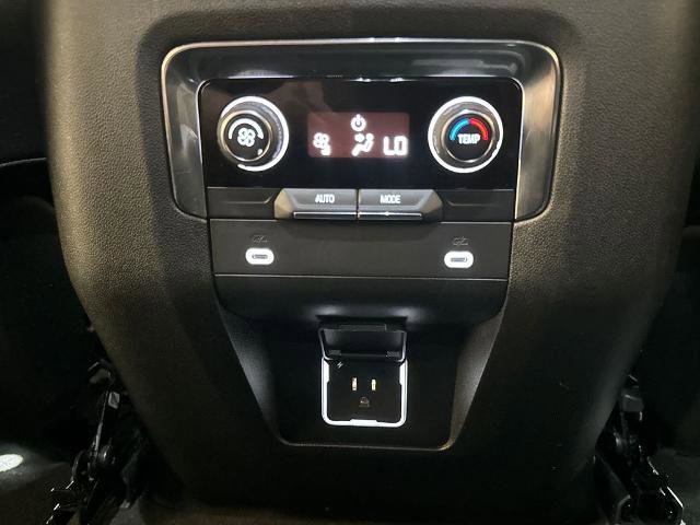 Used 2022 Chevrolet Suburban Z71 AWD/4WD image 32