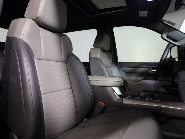 Used 2024 Chevrolet Silverado 2500 ZR2 w/ Technology Package image 9