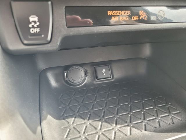 Used 2022 Toyota RAV4 LE image 24