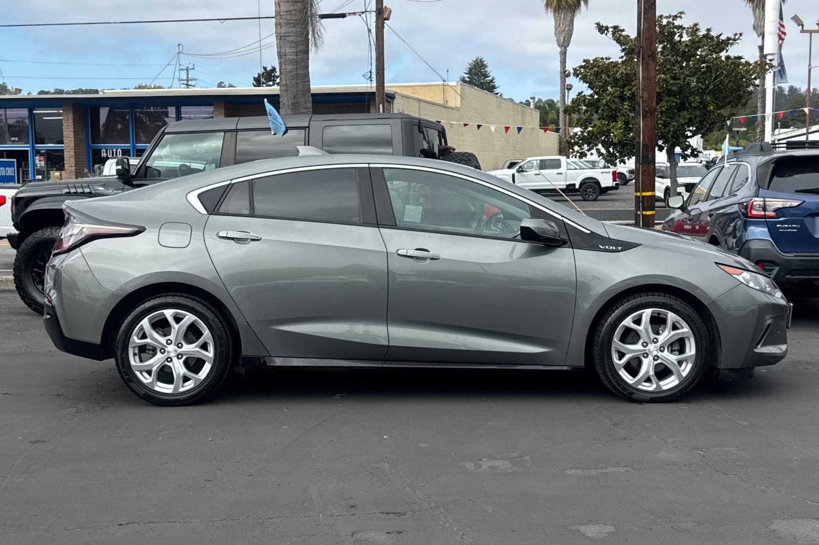 Used 2017 Chevrolet Volt Premier w/ Driver Confidence II Package FWD image 26