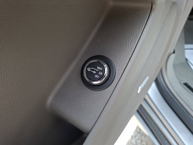 Used 2020 Chevrolet Traverse Premier FWD image 13