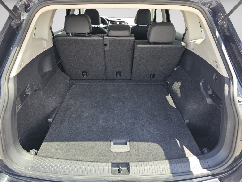 Used 2019 Volkswagen Tiguan SE w/ Panoramic Sunroof Package AWD/4WD image 25